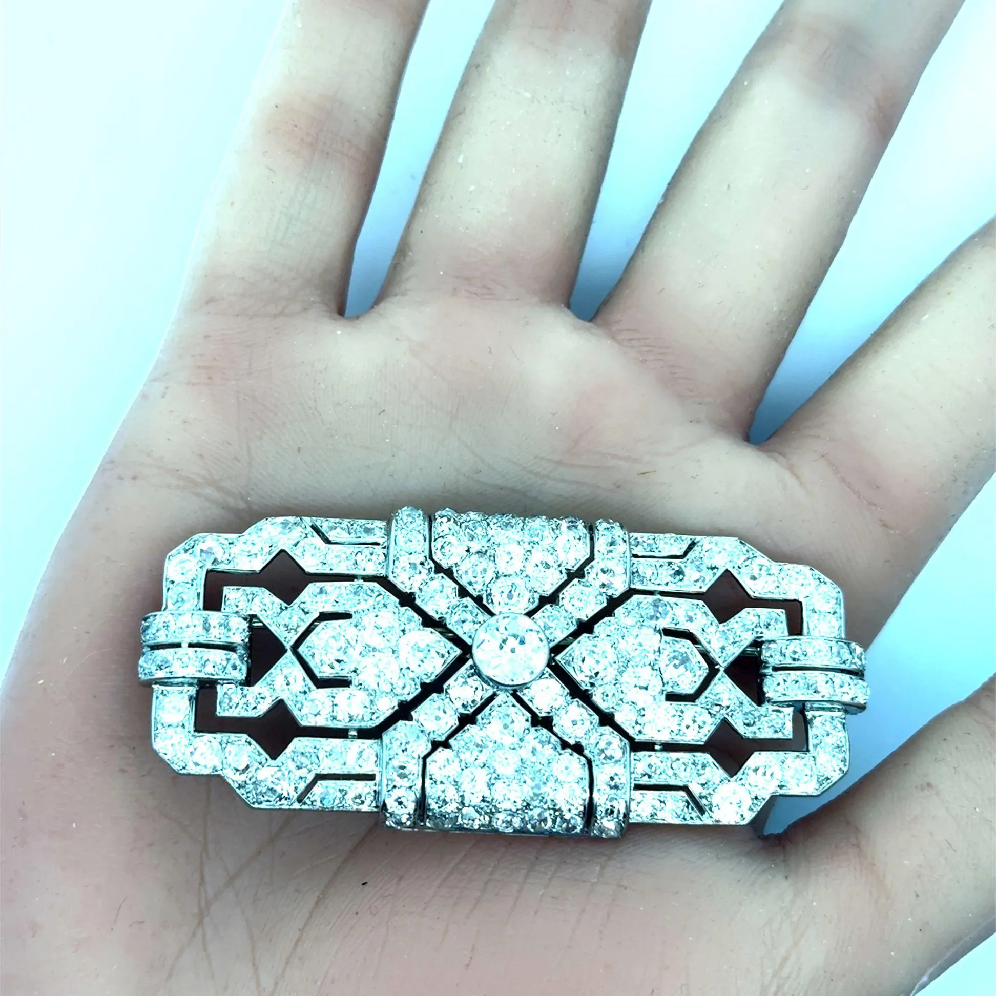 16 Carats Art Deco Diamond Platinum Brooch, Circa 1925