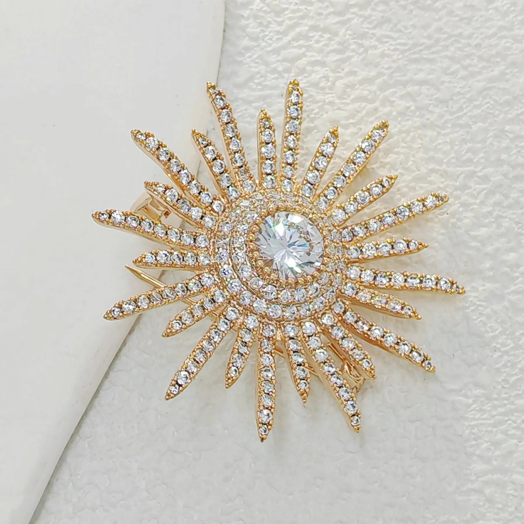 Shinny Gold Tone Micro Pave CZ Round Starburst Pin Brooches Collar Lapel Atomic Jewelry