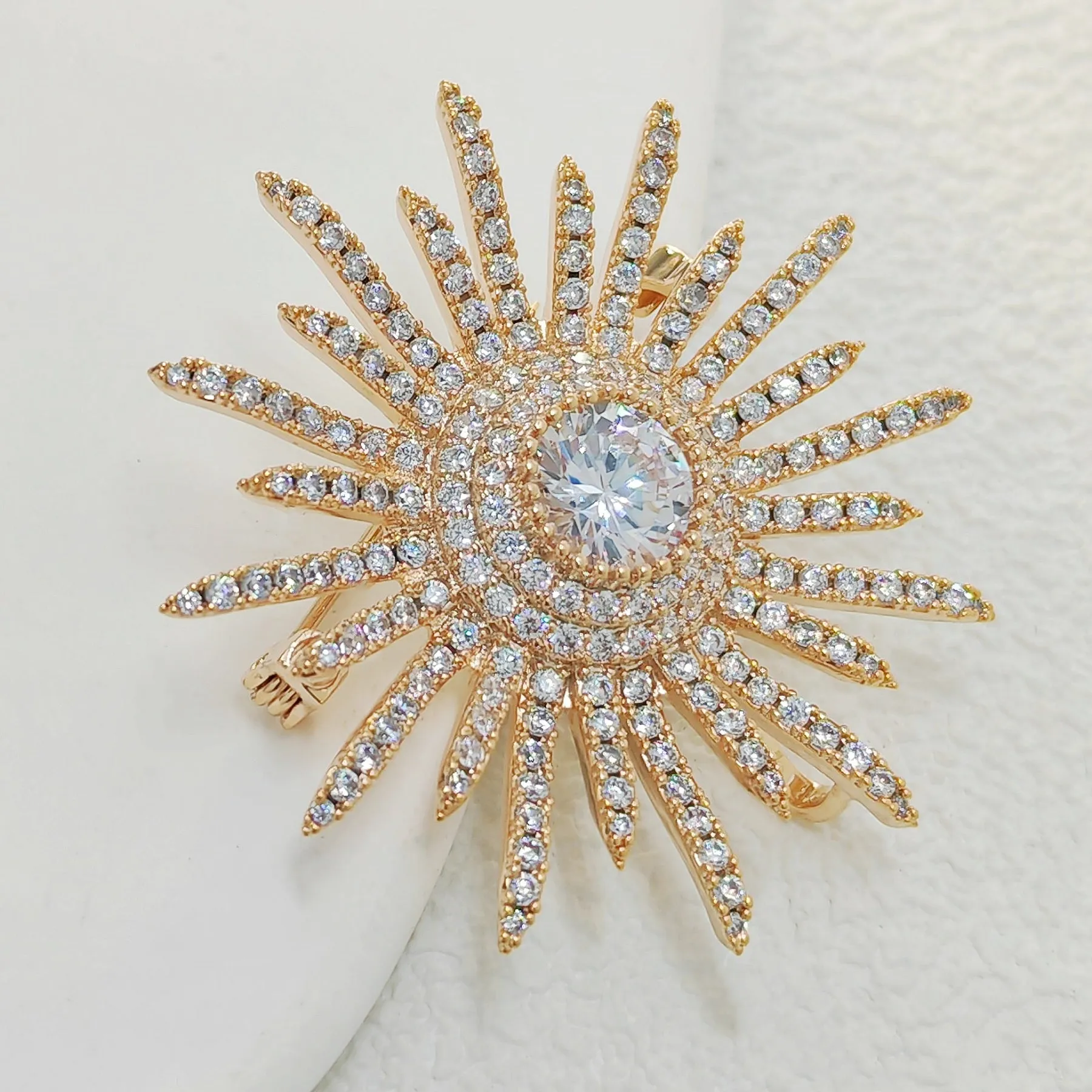 Shinny Gold Tone Micro Pave CZ Round Starburst Pin Brooches Collar Lapel Atomic Jewelry