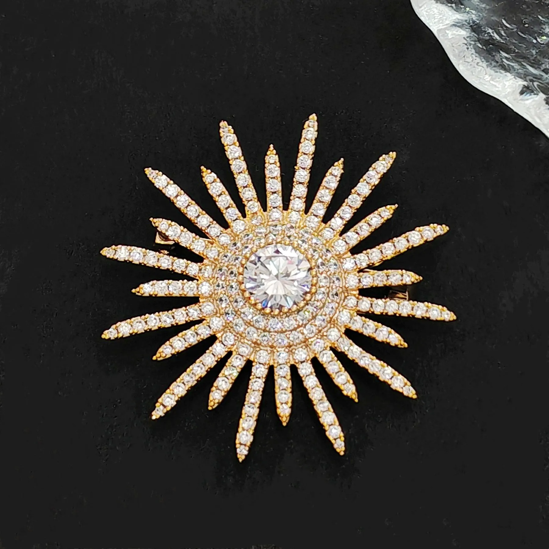 Shinny Gold Tone Micro Pave CZ Round Starburst Pin Brooches Collar Lapel Atomic Jewelry