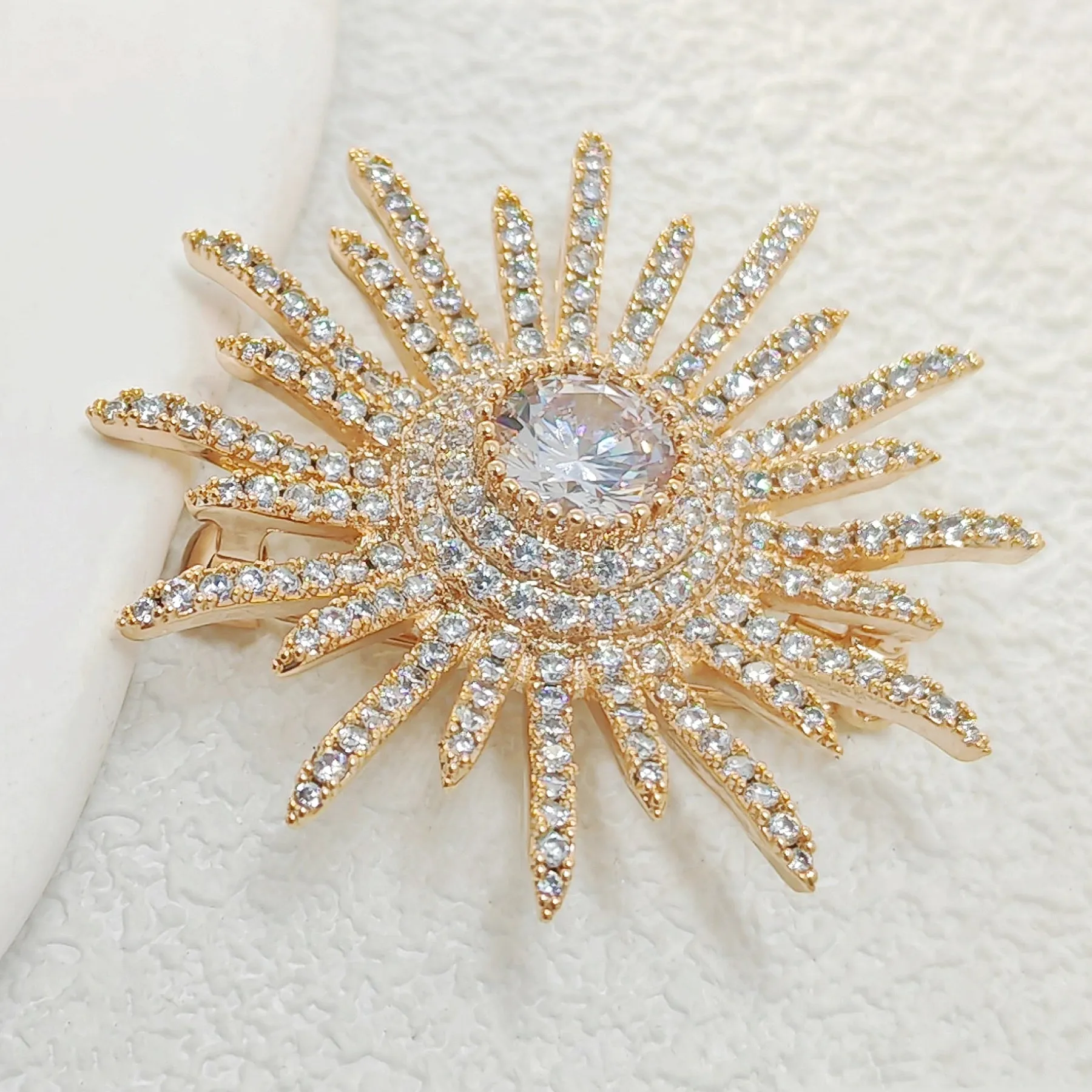 Shinny Gold Tone Micro Pave CZ Round Starburst Pin Brooches Collar Lapel Atomic Jewelry