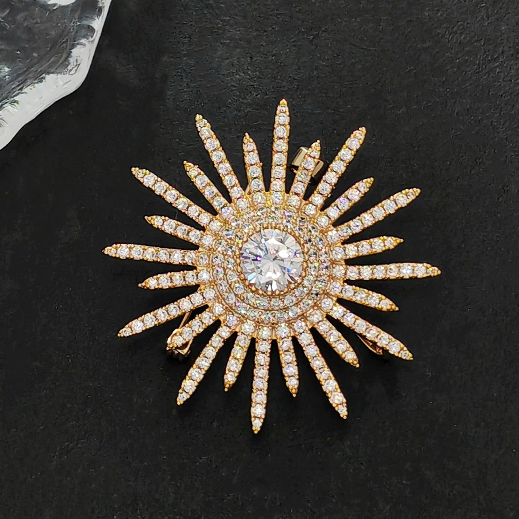 Shinny Gold Tone Micro Pave CZ Round Starburst Pin Brooches Collar Lapel Atomic Jewelry