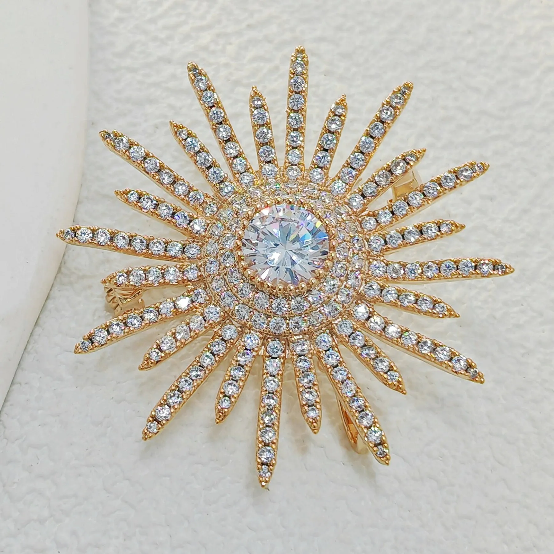 Shinny Gold Tone Micro Pave CZ Round Starburst Pin Brooches Collar Lapel Atomic Jewelry